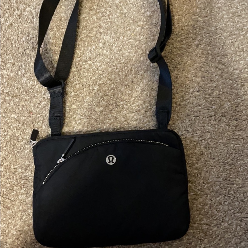 COPY - Lululemon small purse